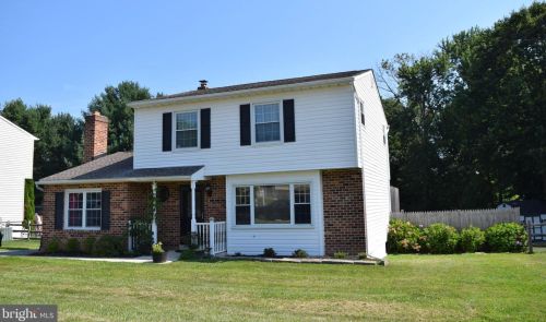 322 Hanby Cir, Boothwyn, PA 19061-2320