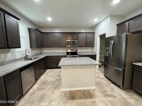 7420 27th St, Phoenix AZ  85042-5919 exterior