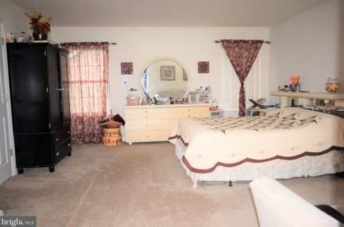 94 Drift Ave, Trenton NJ 08648-3505 exterior