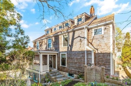 32 Main St, Rockport MA 01966-1512 exterior