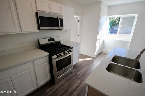 2562 Earll Dr, Phoenix AZ  85016-7404 exterior