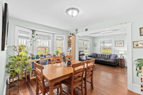 24 Main St, Berkley MA  02779-1399 exterior