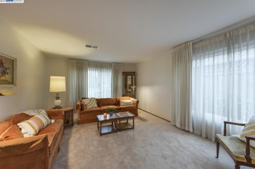 1324 Oakes Blvd, San Leandro, CA 94577-3044