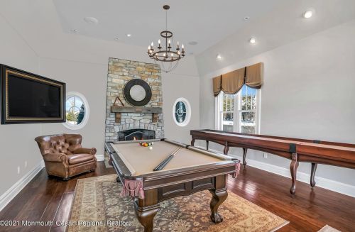 530 Little Silver Pt Rd, Little Silver NJ 07739-1736 exterior