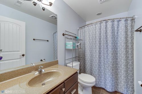 7 Shakespeare Dr, Valpo IN 46383-4129 exterior