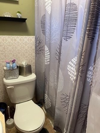 72 Winsor St, New Bedford MA 02744-1843 exterior