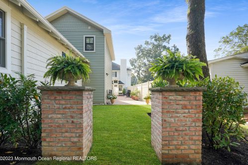 900 Roseld Ave, Tinton Falls NJ  07712-4154 exterior