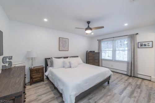 30 Stratfordshire Dr, Wantage NJ  07461-4223 exterior