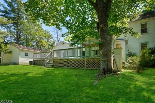 27 Ridgedale Ave, East Hanover NJ 07936-1804 exterior