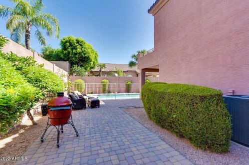 1916 Claire Dr, Phoenix AZ 85022-4106 exterior