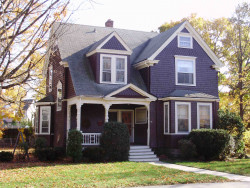 62 Hartford St, Newton, MA 02461-1517