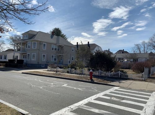 348 Harwich St, New Bedford, MA 02745-5818