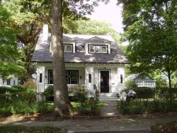 124 Brackett Rd, Newton, MA 02458-2614