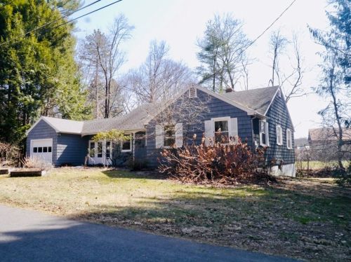 33 Fisher St, Amherst, MA 01002-1316