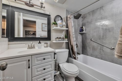 3418 Country Gables Dr, Phoenix AZ  85053-4732 exterior