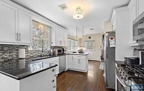 251 Brookside Ave, Cresskill NJ  07626-1135 exterior