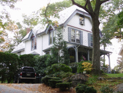 137 Elgin St, Newton, MA 02459-2301