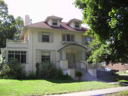 18 Groveland St, Newton, MA 02466-2319