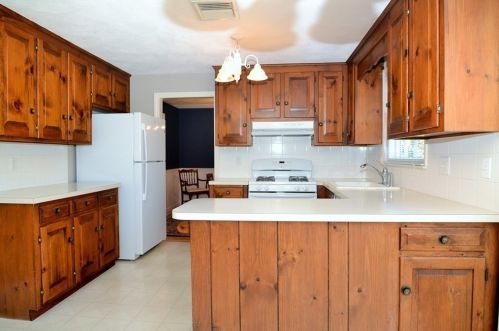 10 Foley Dr, Southborough MA 01772-1605 exterior