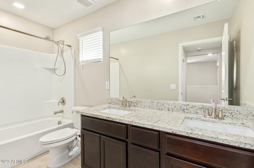 3924 79th Ln, Phoenix AZ  85043 exterior