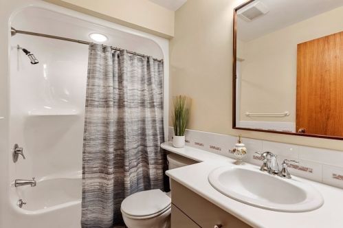 44 Sears Rd, Southborough MA 01772-1101 exterior