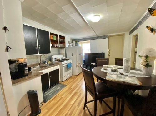 42 Summer St, Lawrence MA 01840-1718 exterior