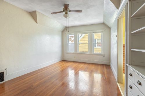 7 Bellingham Ave, Everett MA 02149-1218 exterior