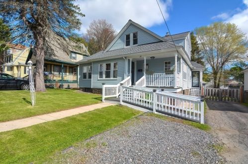 24 Kosta St, Worcester, MA 01607-1525