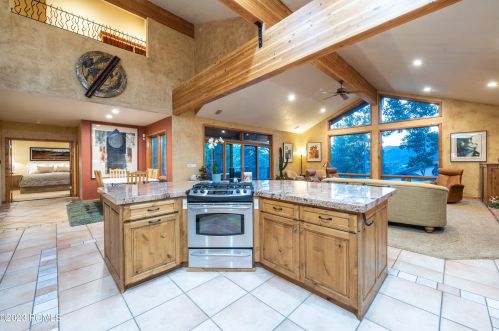 2068 Mahre Dr, Park City UT 84098-8508 exterior