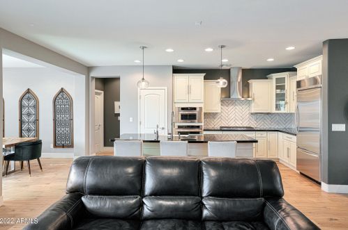 1665 Blaylock Dr, Phoenix AZ 85085-6324 exterior