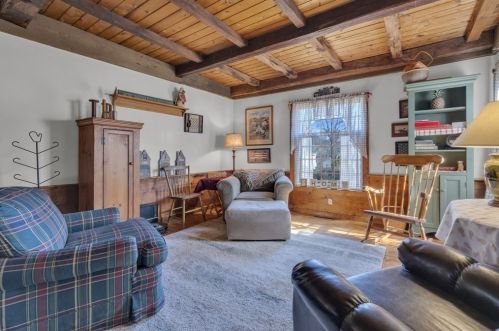 3 Hillsboro St, Quincy MA 02169-8913 exterior