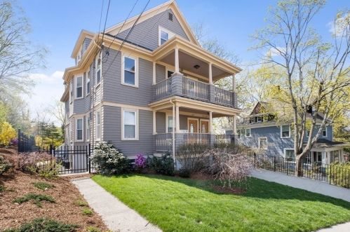 216 Newtonville Ave, Newton, MA 02458-1844