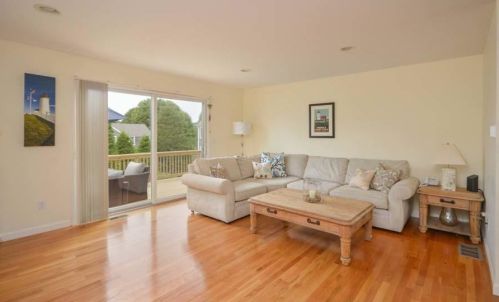 850 Falmouth Hwy, Falmouth MA 02540-2118 exterior