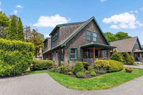 104 King St, Falmouth, MA 02540-3177