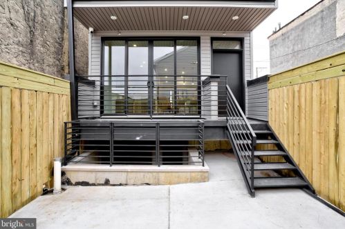 1435 20th St, Philadelphia, PA 19146-4659