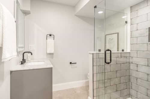 17 Sharon Ave, Newton MA 02466-2522 exterior