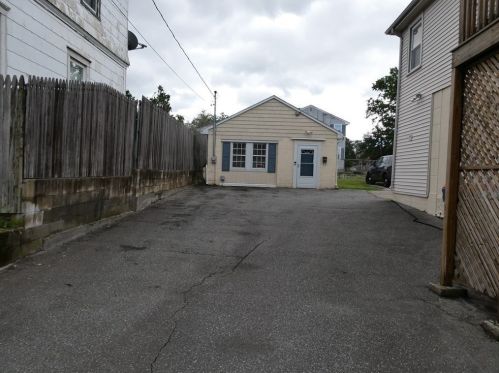 496 Nash Rd, New Bedford MA 02746-1827 exterior