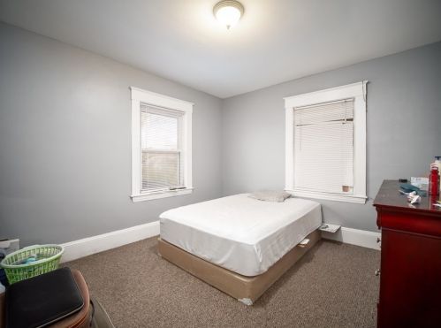 1025 Pleasant St, Weymouth MA 02189-2515 exterior