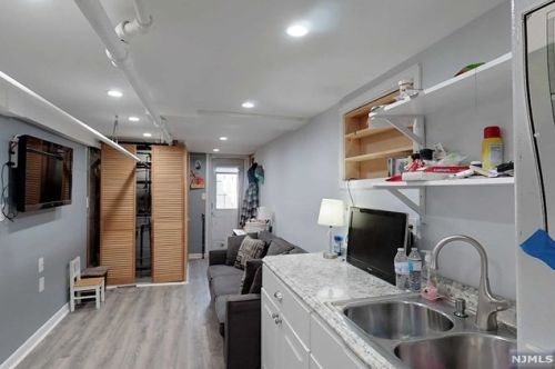 264 Davis Ave, Kearny NJ 07032-3402 exterior