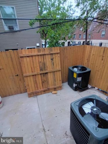 3018 9th St, Philadelphia PA 19133-2027 exterior