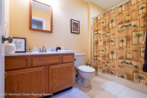 760 Veterans Hwy, Jackson Twp NJ 08527-3335 exterior