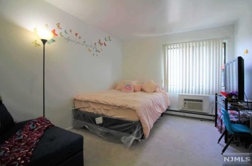 9 Montgomery St, Belleville NJ 07109-1305 exterior