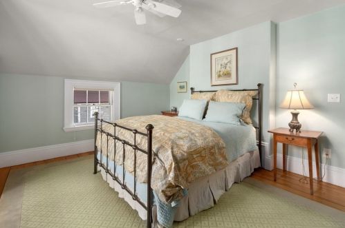 120 Pleasant St, Newton MA 02459-1810 exterior