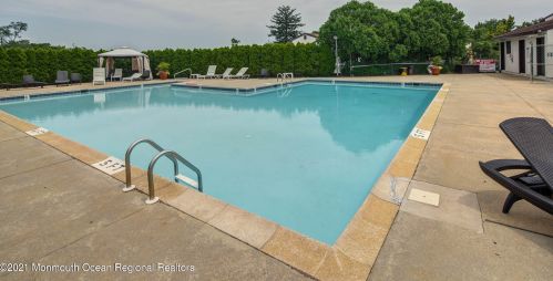 118 Tower Hl Dr, Tinton Falls NJ 07701-2400 exterior