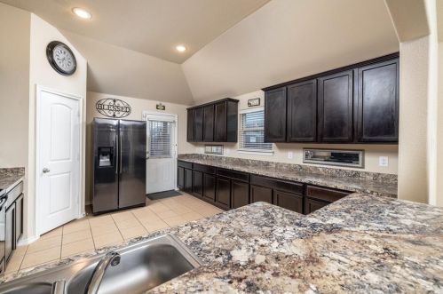 5432 Grenada Dr, Fort Worth TX 76119-8502 exterior