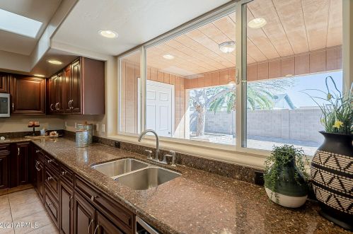 3009 Anderson Dr, Phoenix AZ 85053-1812 exterior