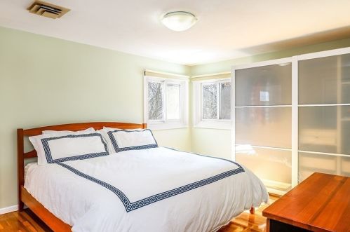 14 Selwyn Rd, Newton MA 02461-2142 exterior