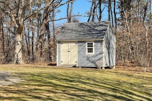 3 Bassett Wood Rd, Harwich MA 02645-2470 exterior