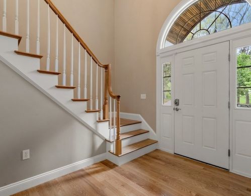 8 Clemmons St, Southborough MA  01772-1314 exterior