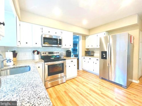 26 Tattersall Dr, West Deptford NJ 08051-1712 exterior